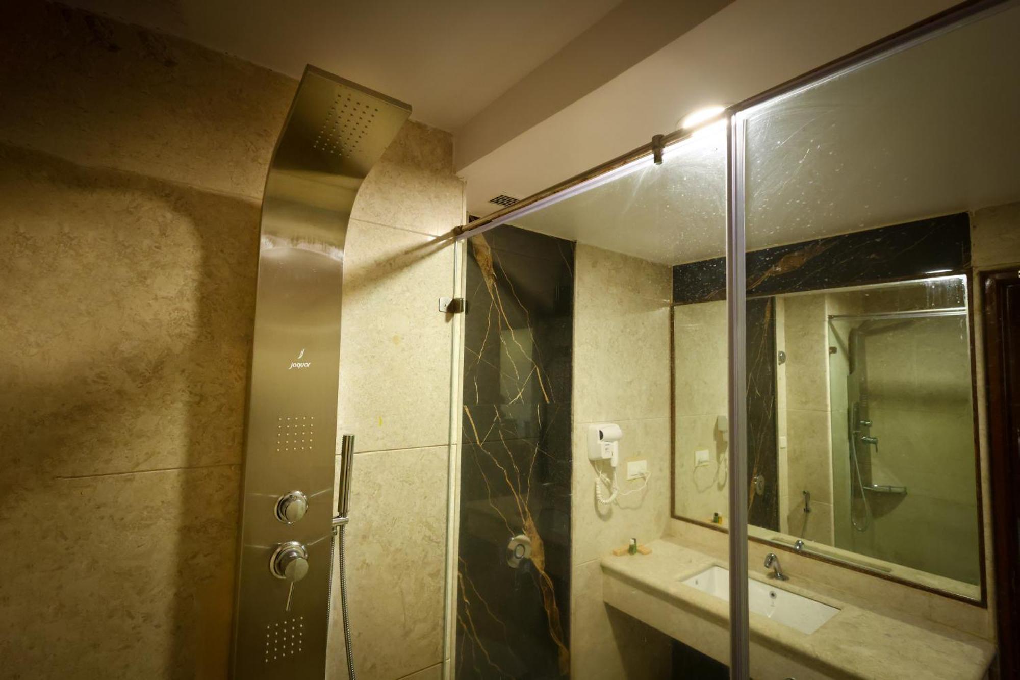 Lj Dadi'S Grand Hotell Visakhapatnam Eksteriør bilde